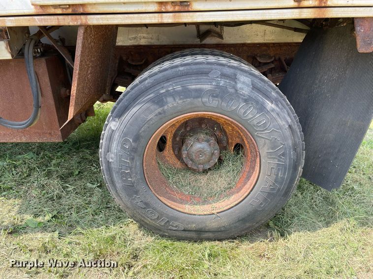 image for item LJ9736 2006 International 7400  dump truck