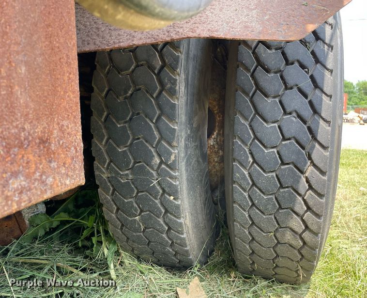 image for item LJ9736 2006 International 7400  dump truck