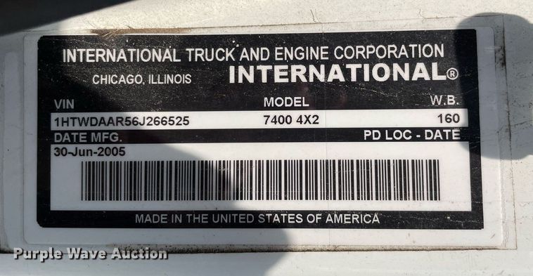 image for item LJ9736 2006 International 7400  dump truck