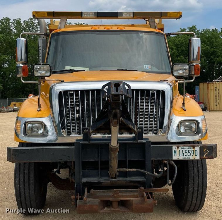 image for item LJ9737 2005 International 7400  dump truck