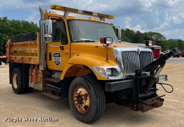 image for item LJ9737 2005 International 7400  dump truck