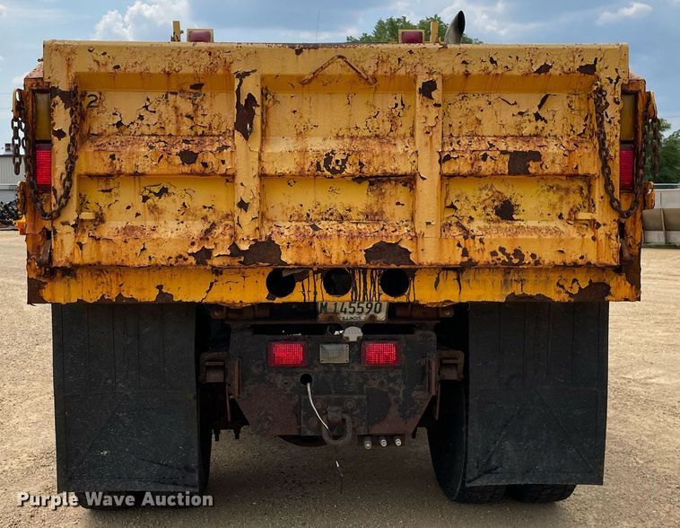 image for item LJ9737 2005 International 7400  dump truck