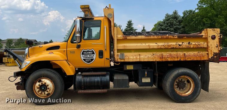 image for item LJ9737 2005 International 7400  dump truck