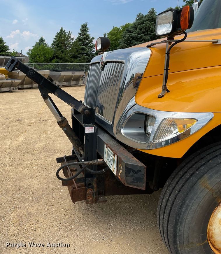 image for item LJ9737 2005 International 7400  dump truck