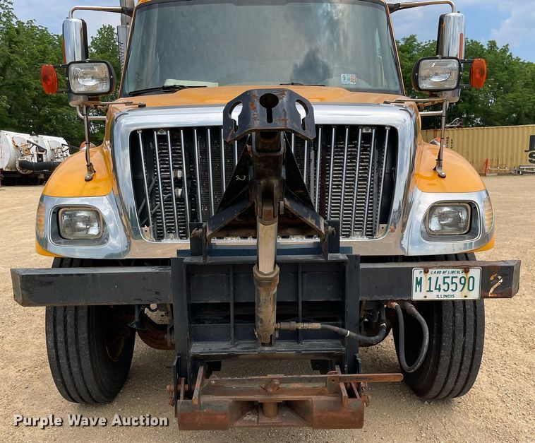 image for item LJ9737 2005 International 7400  dump truck