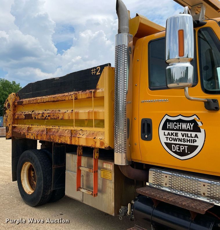 image for item LJ9737 2005 International 7400  dump truck