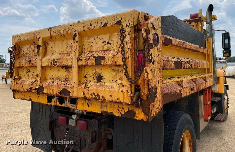 image for item LJ9737 2005 International 7400  dump truck