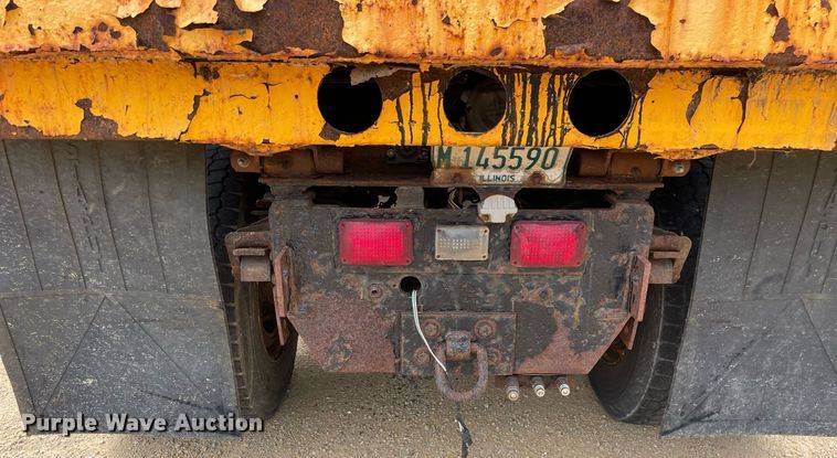 image for item LJ9737 2005 International 7400  dump truck