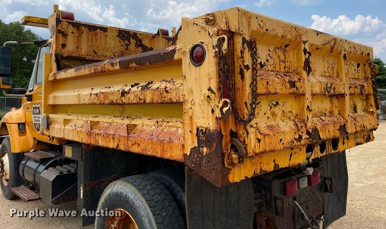 image for item LJ9737 2005 International 7400  dump truck