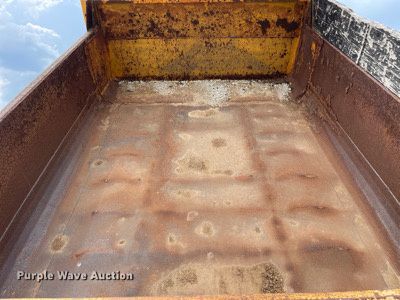 image for item LJ9737 2005 International 7400  dump truck