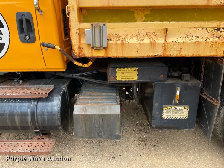 image for item LJ9737 2005 International 7400  dump truck