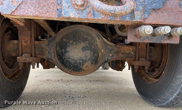 image for item LJ9737 2005 International 7400  dump truck