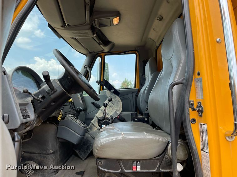 image for item LJ9737 2005 International 7400  dump truck