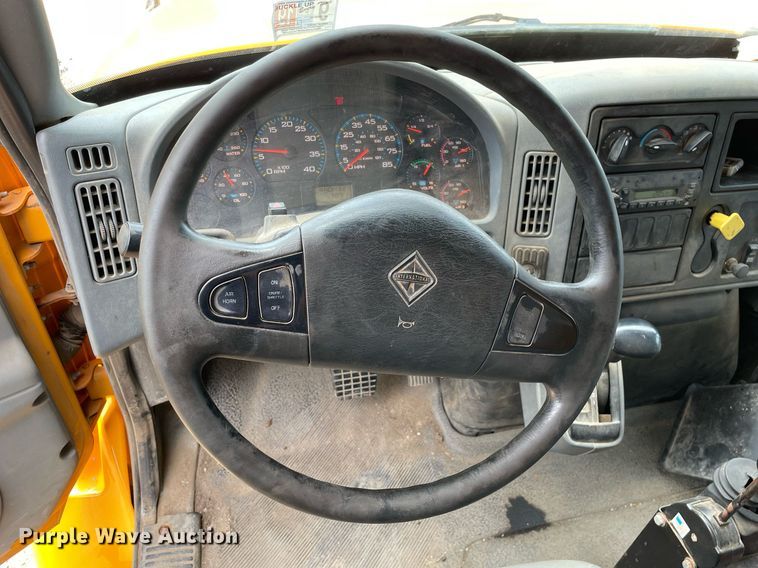 image for item LJ9737 2005 International 7400  dump truck