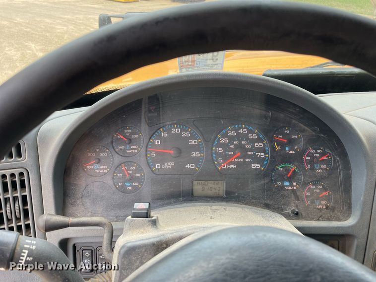 image for item LJ9737 2005 International 7400  dump truck