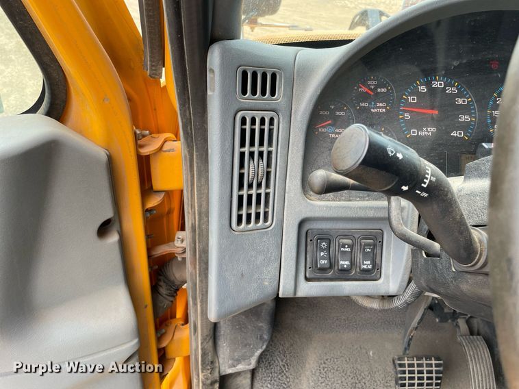 image for item LJ9737 2005 International 7400  dump truck