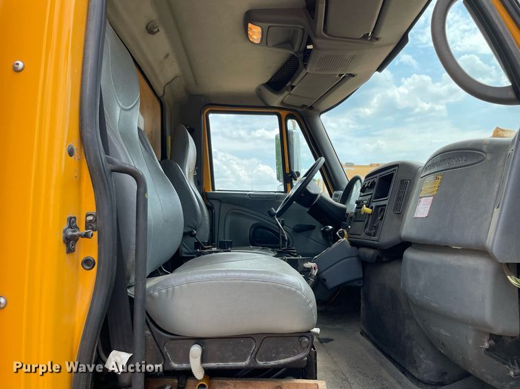 image for item LJ9737 2005 International 7400  dump truck