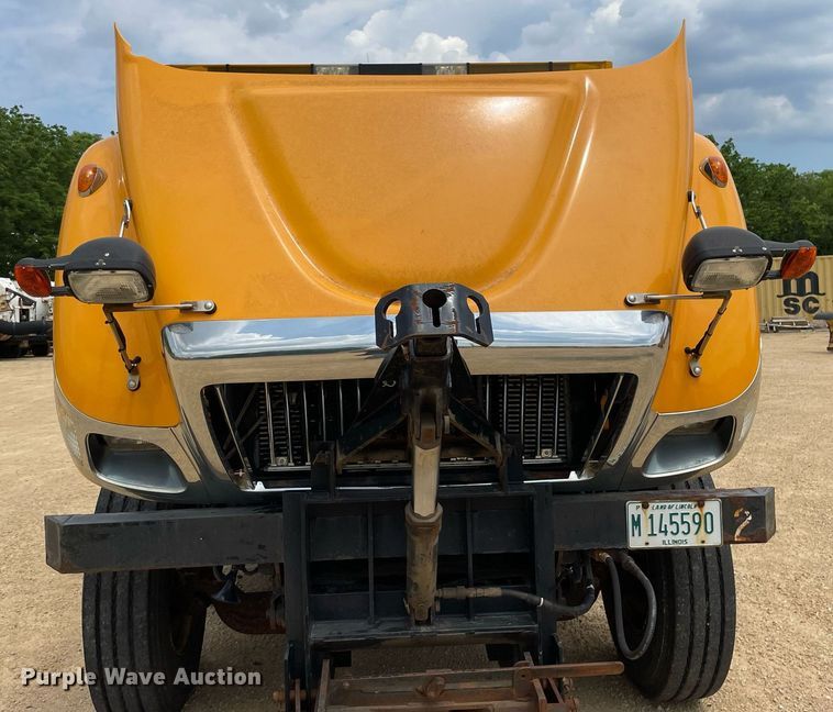 image for item LJ9737 2005 International 7400  dump truck