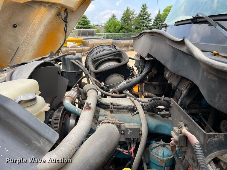 image for item LJ9737 2005 International 7400  dump truck