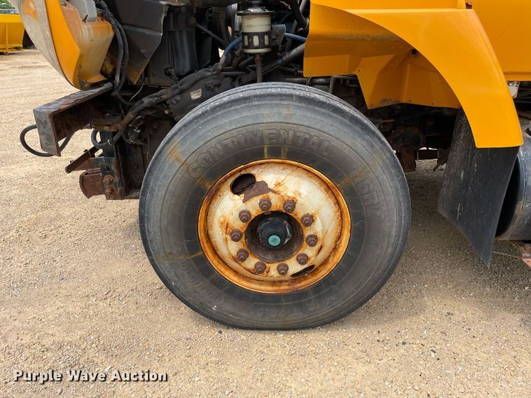 image for item LJ9737 2005 International 7400  dump truck