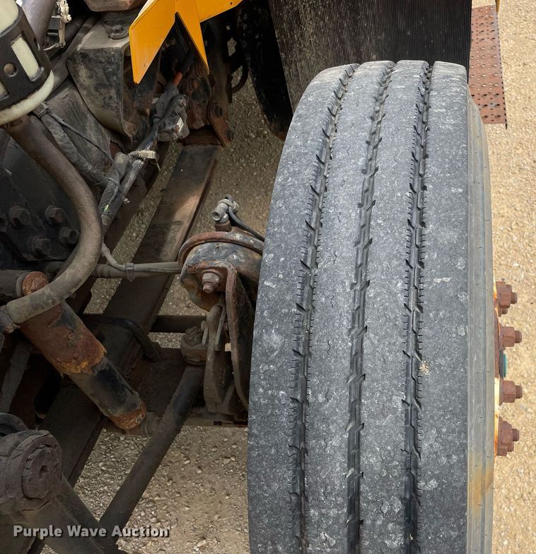 image for item LJ9737 2005 International 7400  dump truck