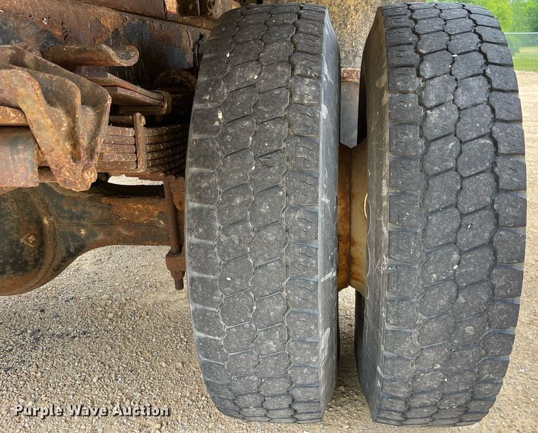 image for item LJ9737 2005 International 7400  dump truck