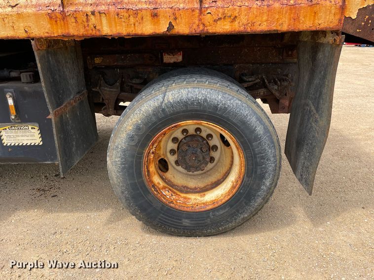 image for item LJ9737 2005 International 7400  dump truck