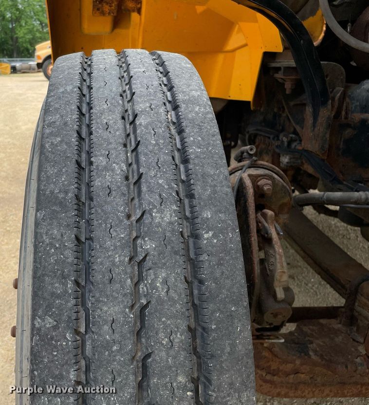 image for item LJ9737 2005 International 7400  dump truck