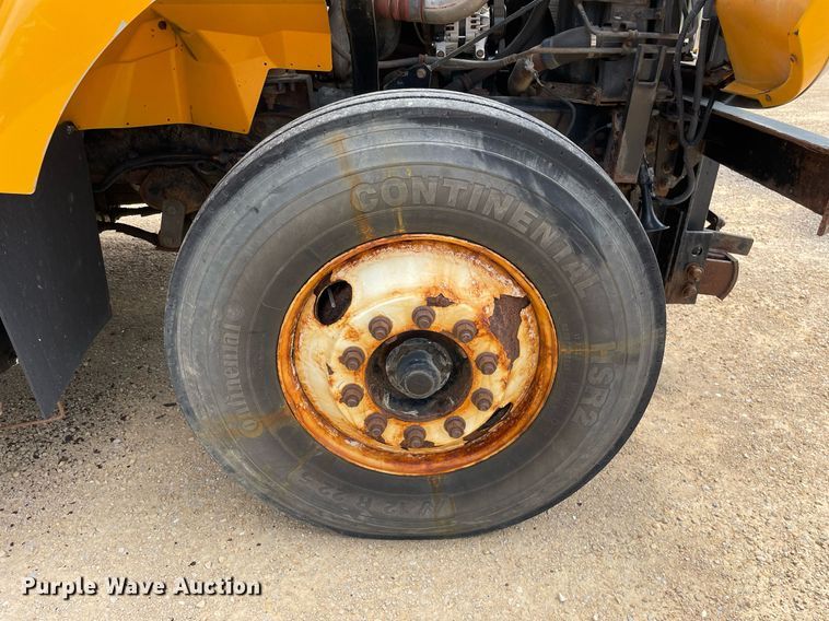 image for item LJ9737 2005 International 7400  dump truck