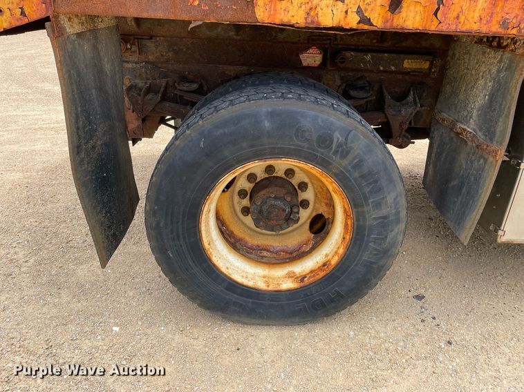 image for item LJ9737 2005 International 7400  dump truck