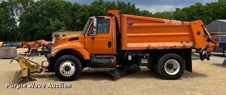 image for item LJ9740 2003 International 7400  dump truck