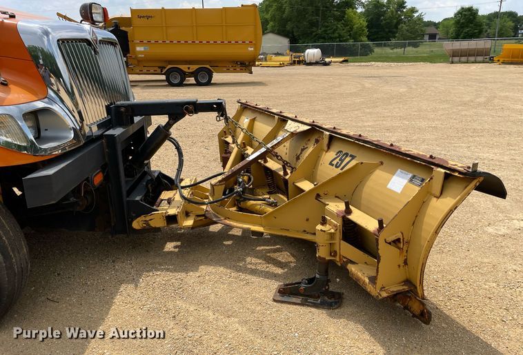 image for item LJ9740 2003 International 7400  dump truck