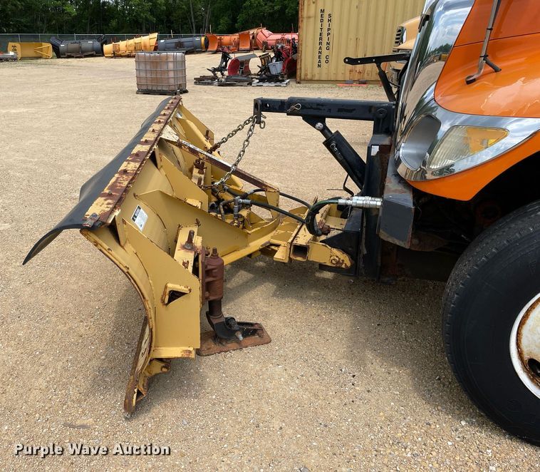 image for item LJ9740 2003 International 7400  dump truck