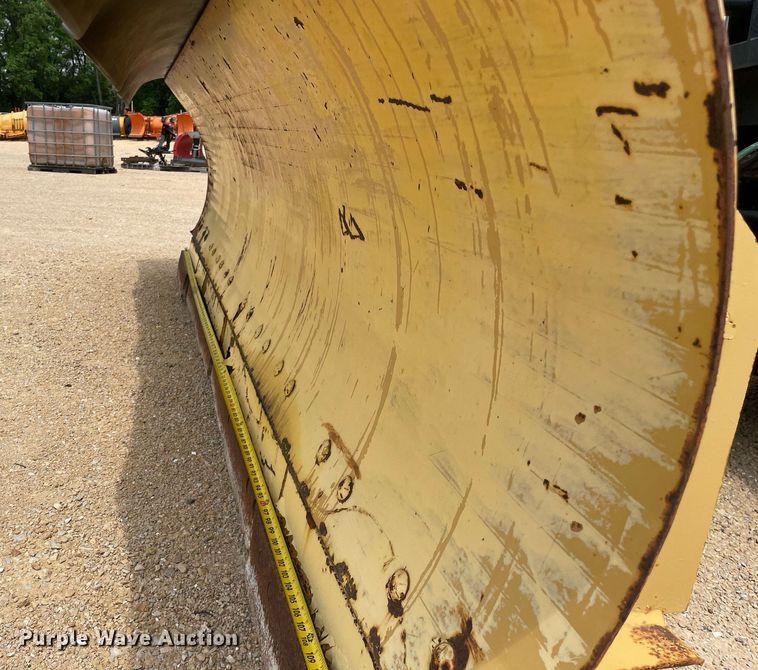 image for item LJ9740 2003 International 7400  dump truck