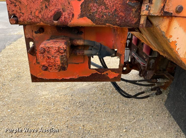 image for item LJ9740 2003 International 7400  dump truck