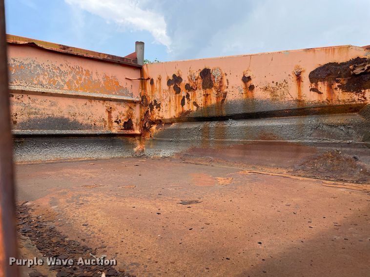 image for item LJ9740 2003 International 7400  dump truck