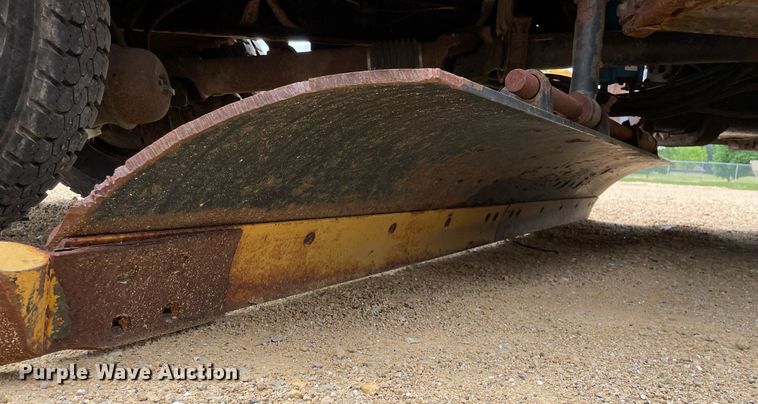 image for item LJ9740 2003 International 7400  dump truck