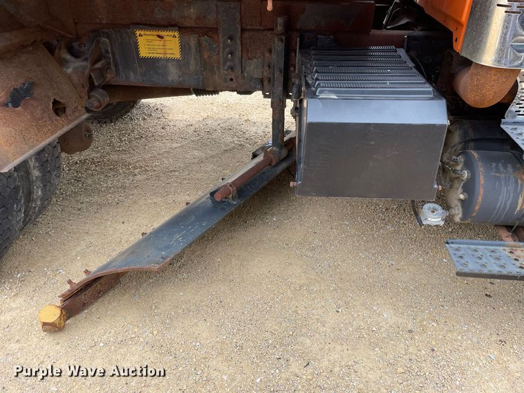 image for item LJ9740 2003 International 7400  dump truck