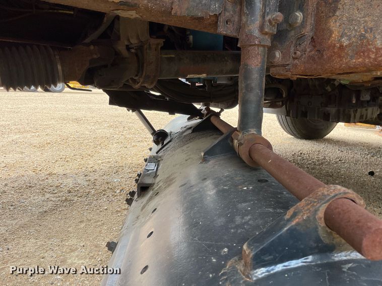 image for item LJ9740 2003 International 7400  dump truck