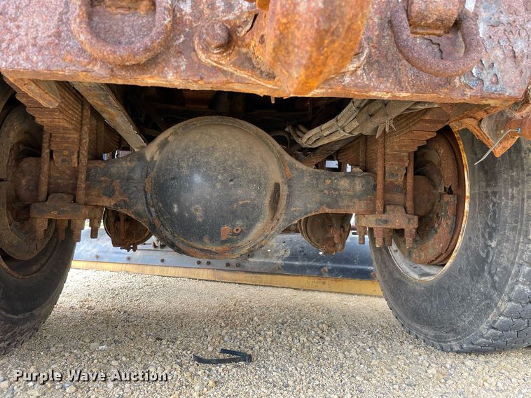 image for item LJ9740 2003 International 7400  dump truck