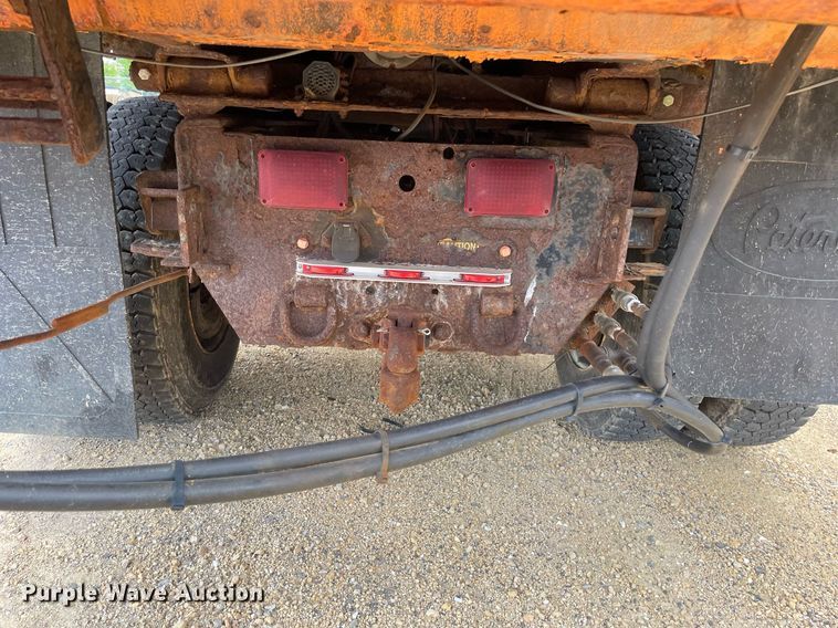 image for item LJ9740 2003 International 7400  dump truck