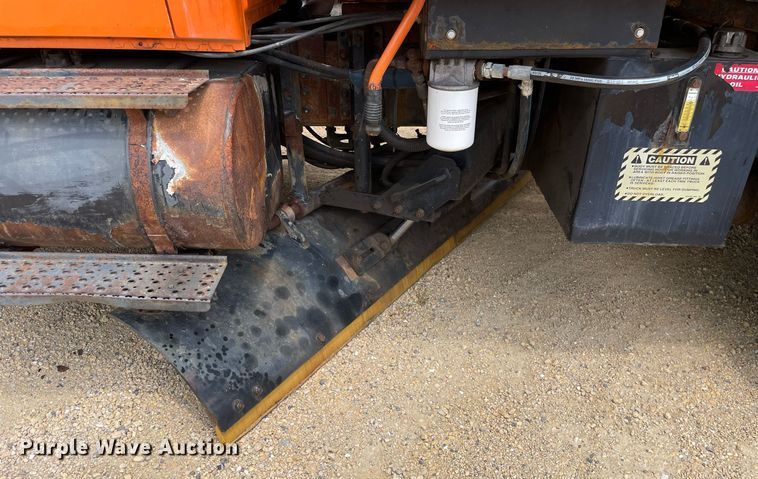 image for item LJ9740 2003 International 7400  dump truck