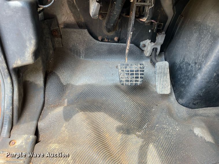 image for item LJ9740 2003 International 7400  dump truck