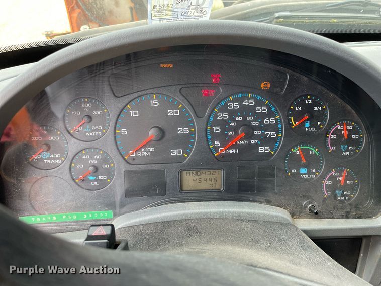 image for item LJ9740 2003 International 7400  dump truck