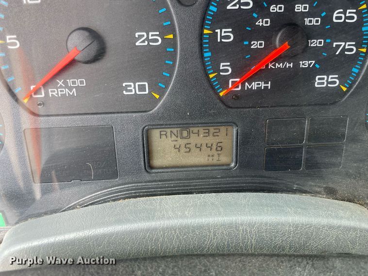 image for item LJ9740 2003 International 7400  dump truck