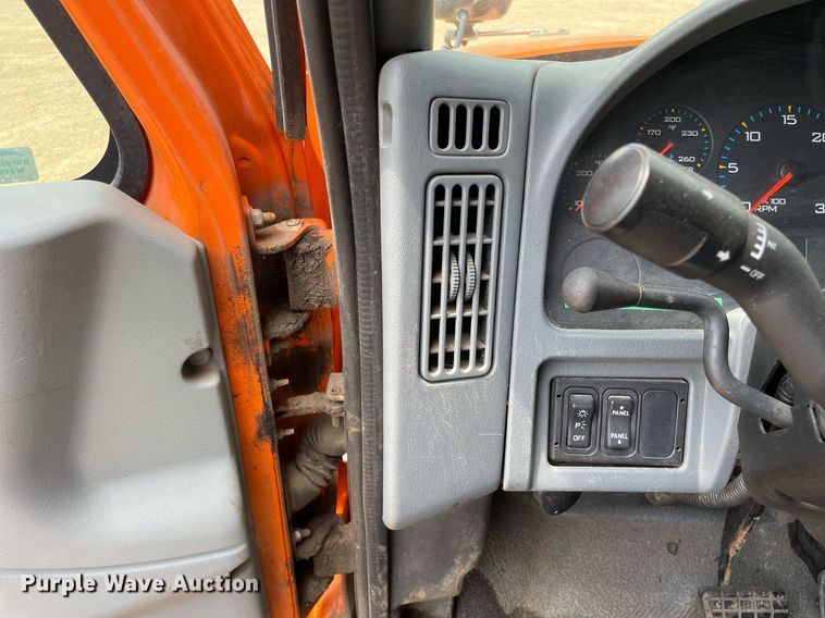 image for item LJ9740 2003 International 7400  dump truck