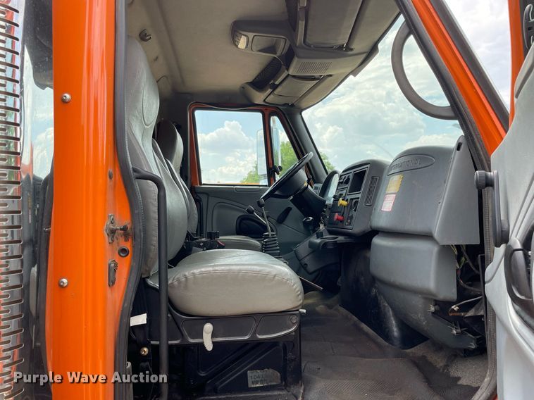 image for item LJ9740 2003 International 7400  dump truck