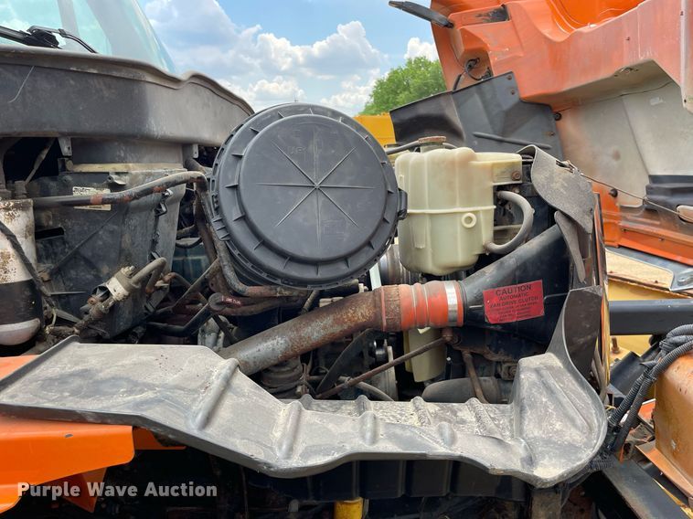 image for item LJ9740 2003 International 7400  dump truck