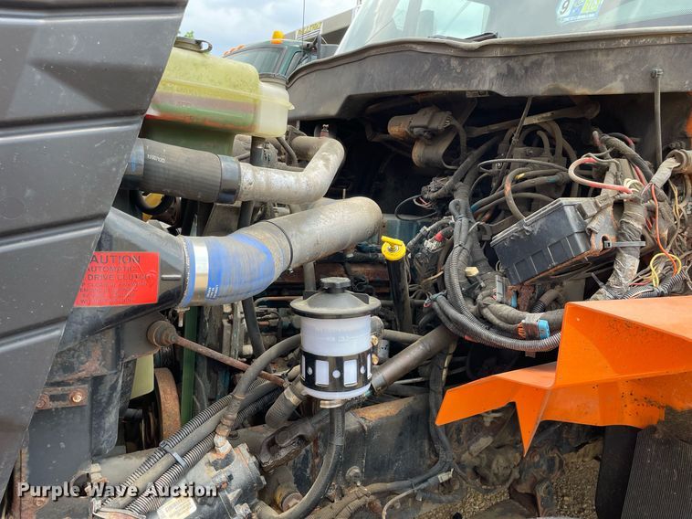 image for item LJ9740 2003 International 7400  dump truck