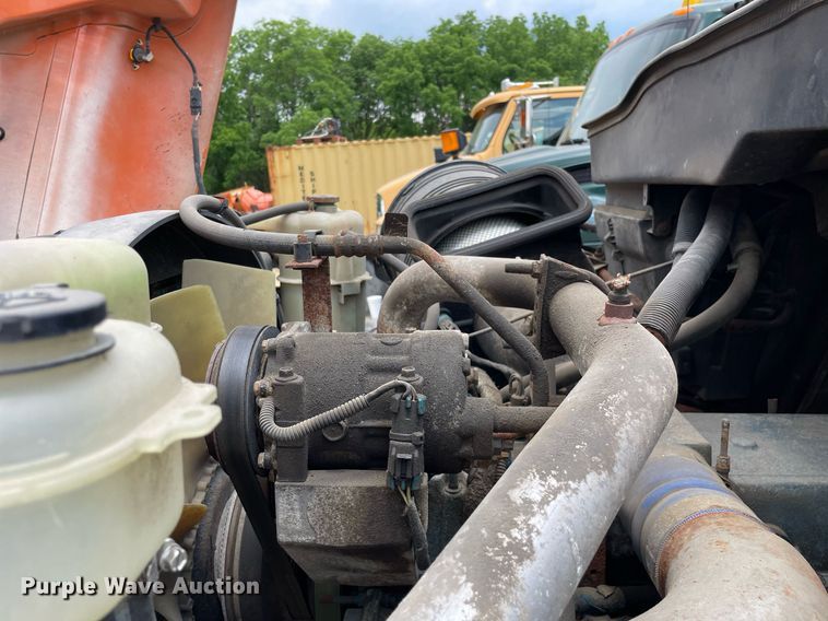 image for item LJ9740 2003 International 7400  dump truck